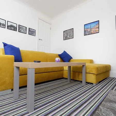 Copperfield House * Leeds (West Yorkshire)