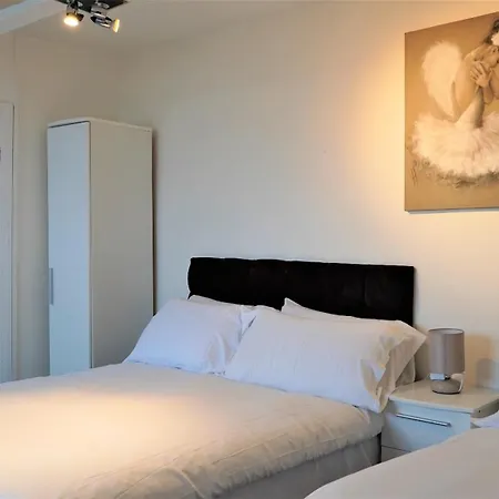 Copperfield House * Leeds (West Yorkshire)